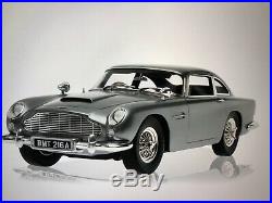 1/8 Aston Martin DB5 James Bond car by Eaglemoss Deagostini magazines included