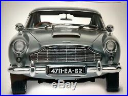 1/8 Aston Martin DB5 James Bond car by Eaglemoss Deagostini magazines included