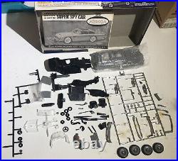 1965 Aurora James Bond Aston-Martin Super Spy Car Model Kit