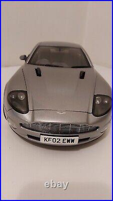 Aston Martin V12 Vanquish Silver 1/12 Kyosho 007 James Bond Car