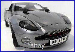 Aston Martin Vantage V12 007 James Bond car with extras Kyosho 1/12 BRAND NEW