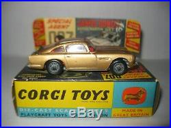Corgi 261 James Bond Goldfinger Original car, box, accessories very nice set