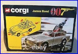 Corgi 271 James Bond Aston Martin DB5, 2 Bandits Original Box 1981