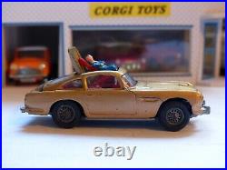 Corgi Toys 261 James Bond Aston Martin with box