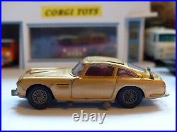 Corgi Toys 261 James Bond Aston Martin with box
