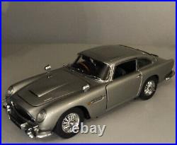 Danbury Mint 1964 James Bond 007 Aston Martin DB5 1/24 Diecast Scale