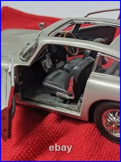 Danbury Mint James Bond 007 Aston Martin 124 Model LIMITED has damage see pics