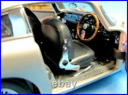 Danbury Mint James Bond 007 Aston Martin DB5 124 Scale Diecast with Paperwork