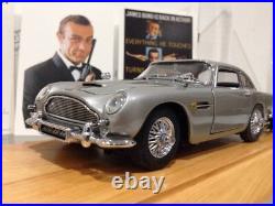 Danbury Mint James Bond Aston Martin DB5 Goldfinger Spy Car 124 MIB