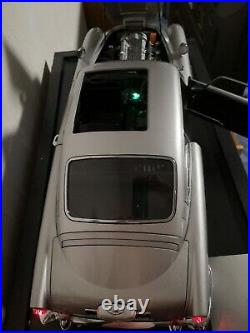 James Bond 007 DB5 Aston Martin Scale 18 Classic Model Car Eaglemoss + showcase