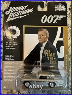 James Bond 007 No Time to Die Bullet Damaged 1964 Aston Martin DB5 1/64