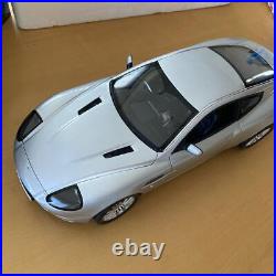Kyosho 1/12 Scale Aston Martin V12 Vanquish Silver 007 Bond Car K08603S