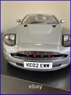 Kyosho James Bond Aston Martin V-12 Vanquish Die Cast Car in display case 112