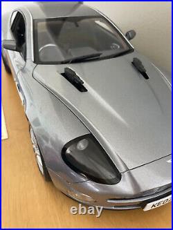 Kyosho James Bond Aston Martin V-12 Vanquish Die Cast Car in display case 112